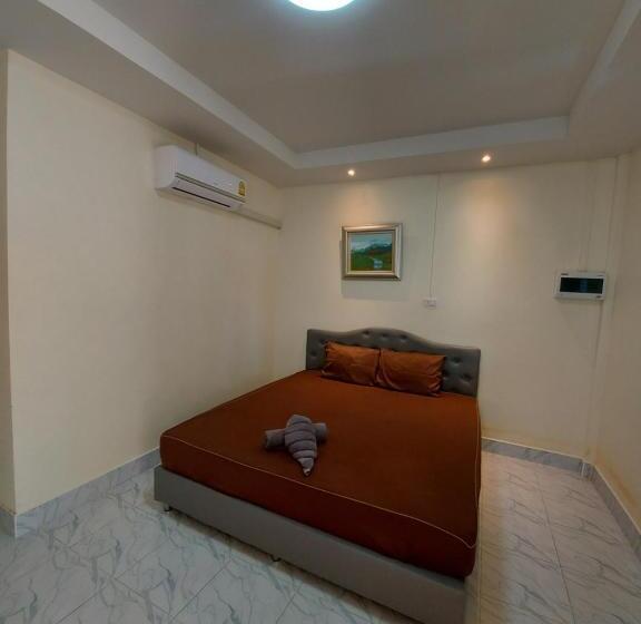 Hotelli ชาลีรีสอร์ท ชุมพร