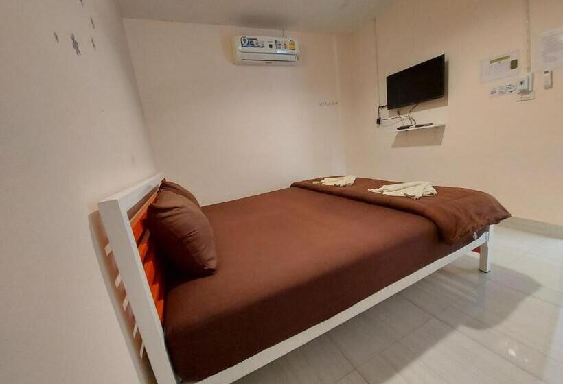 Hotelli ชาลีรีสอร์ท ชุมพร