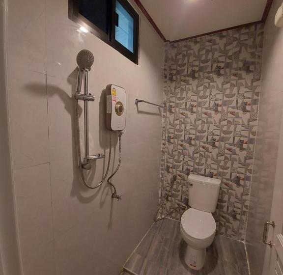 Hotelli ชาลีรีสอร์ท ชุมพร