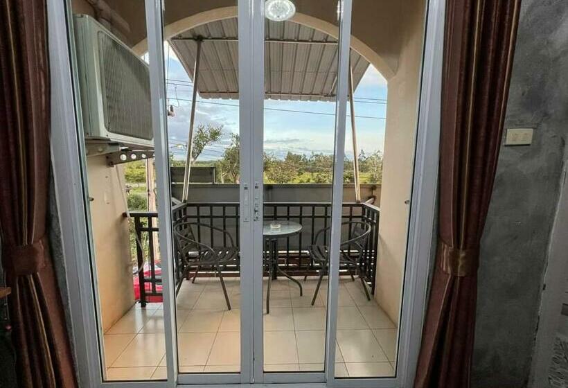 호텔 Baankhuninn Urt Airport