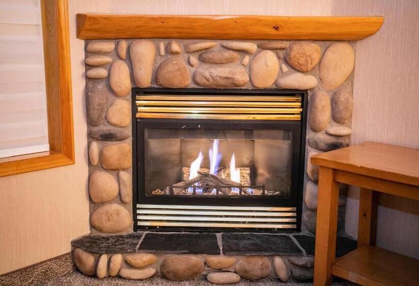 Отель Banff National Park Wood Lodge