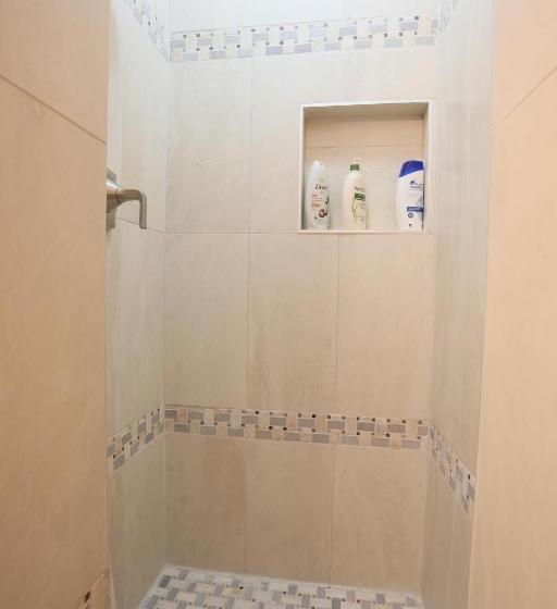 Отель Banff National Park Wood Lodge