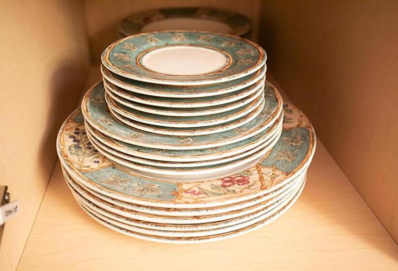 Отель Banff National Park Wood Lodge