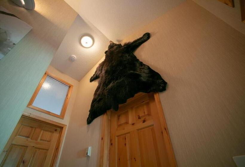 Отель Banff National Park Wood Lodge