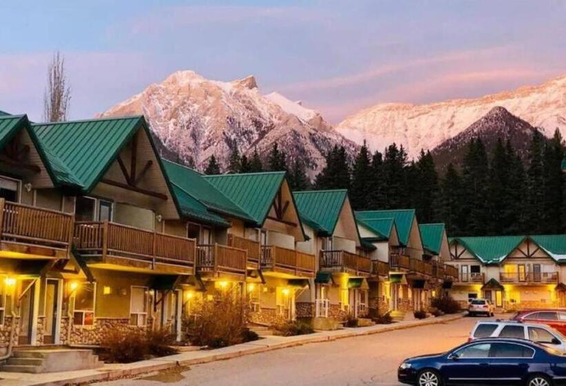 Отель Banff National Park Wood Lodge