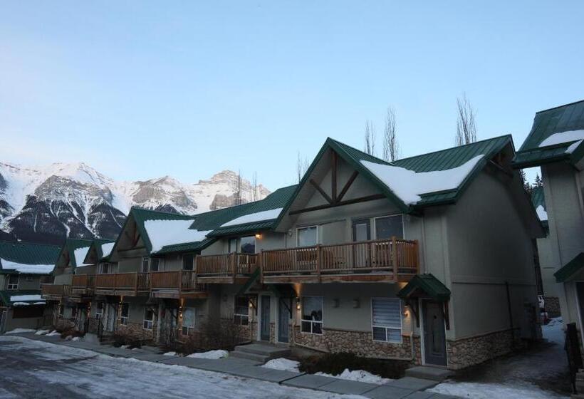 Отель Banff National Park Wood Lodge