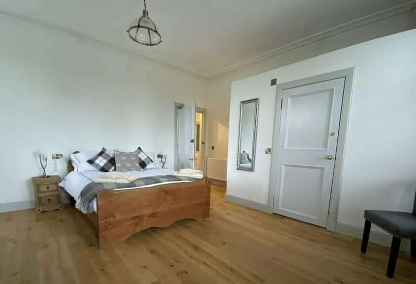 Отель Manor House