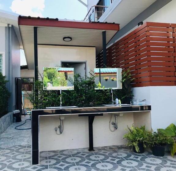 호텔 Park Villa Chaiyaphume