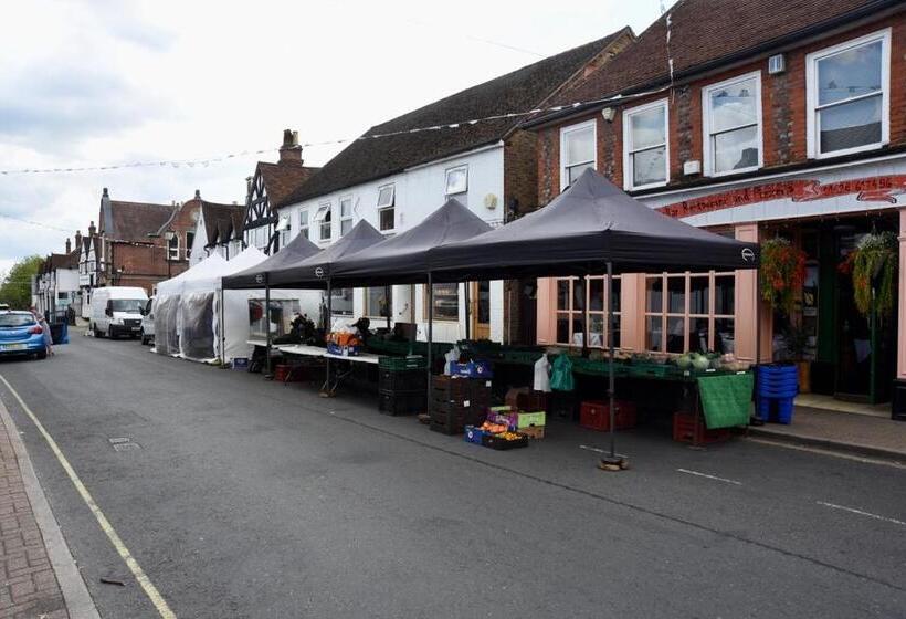 Lancing Apartments   Spacious 2 Bed   Sleeps 6   Burnham Village