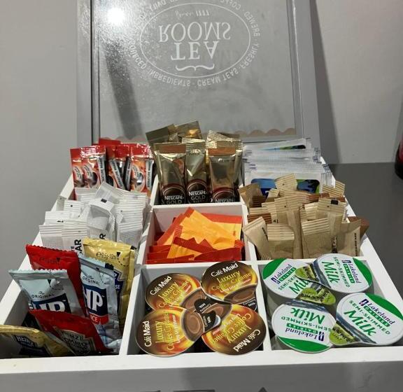 Lancing Apartments   Spacious 2 Bed   Sleeps 6   Burnham Village