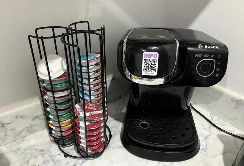 Lancing Apartments   Spacious 2 Bed   Sleeps 6   Burnham Village