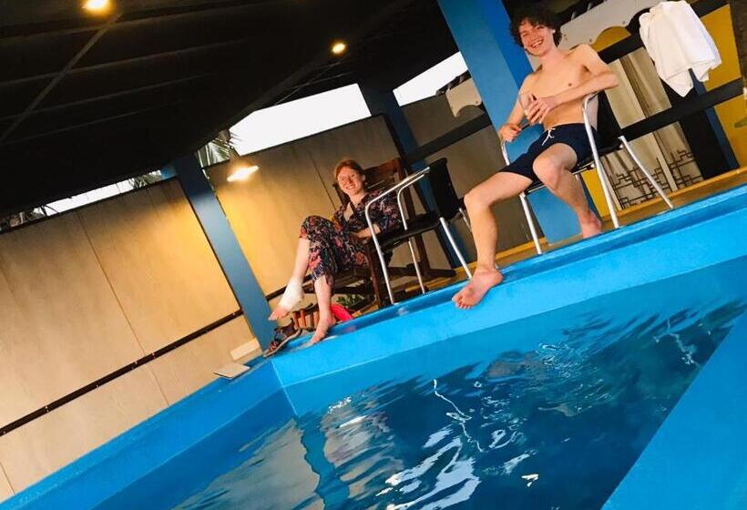 Le Petit Hotel & Restaurant