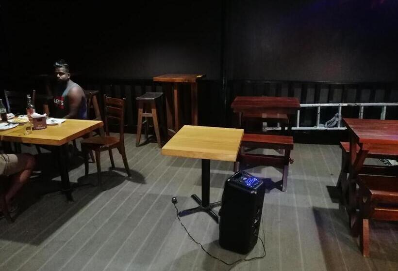 Le Petit Hotel & Restaurant