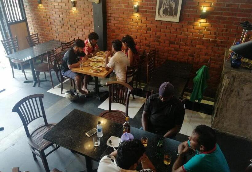 Le Petit Hotel & Restaurant