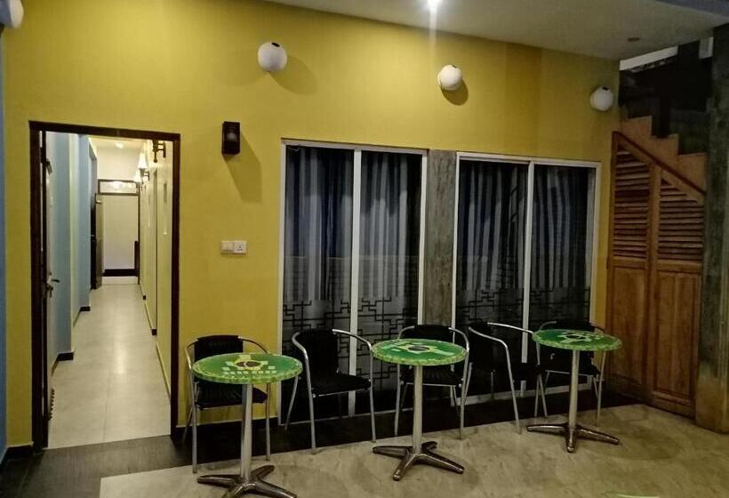 Le Petit Hotel & Restaurant