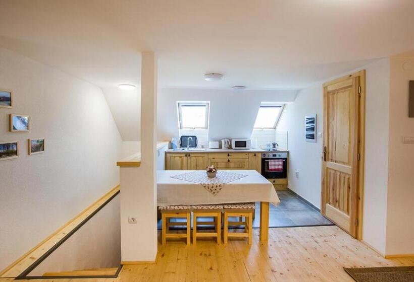 بنسيون Bakony Cinca Vendégház