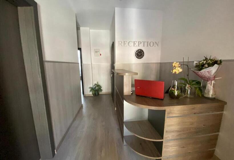 פנסיון Comfort Guest Rooms