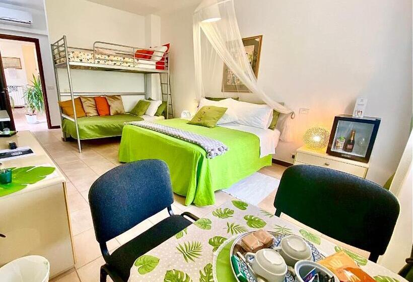 פנסיון Garden Of Venice