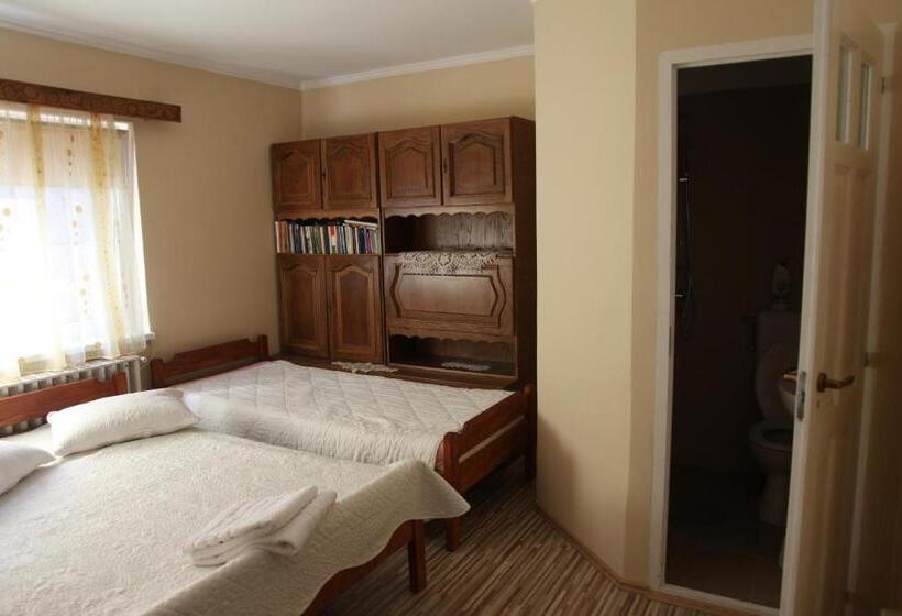 ペンション Muzsikás Vendégház