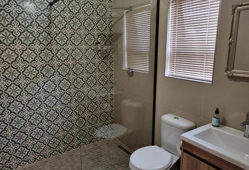 פנסיון The Coral Tree