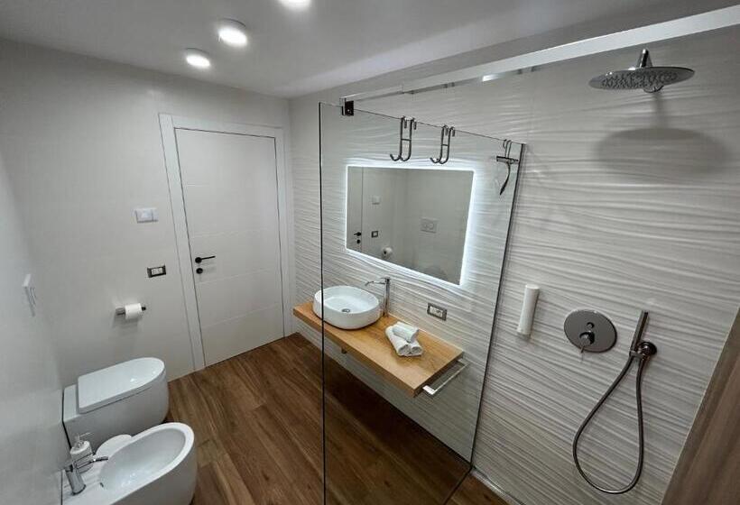 Pinestreet Apartment