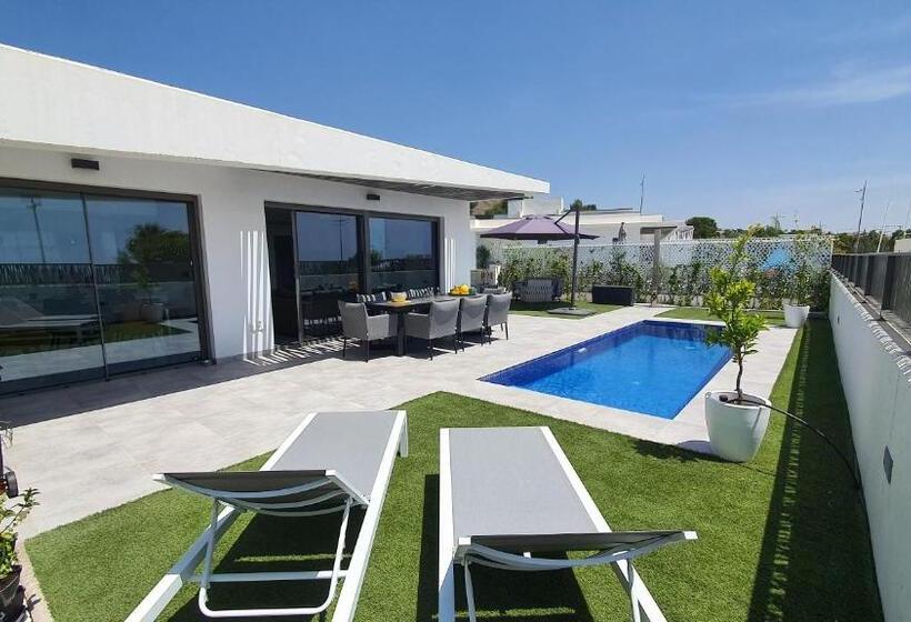 Pool & Snooker Villa