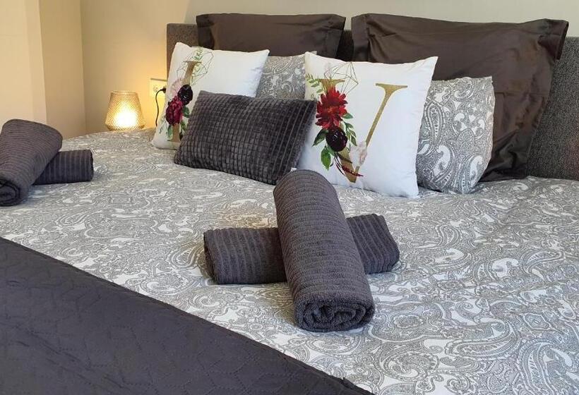 Pool & Snooker Villa