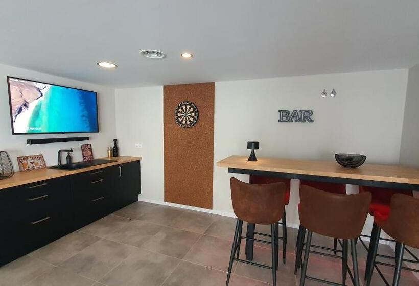 Pool & Snooker Villa