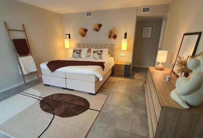 Pool & Snooker Villa