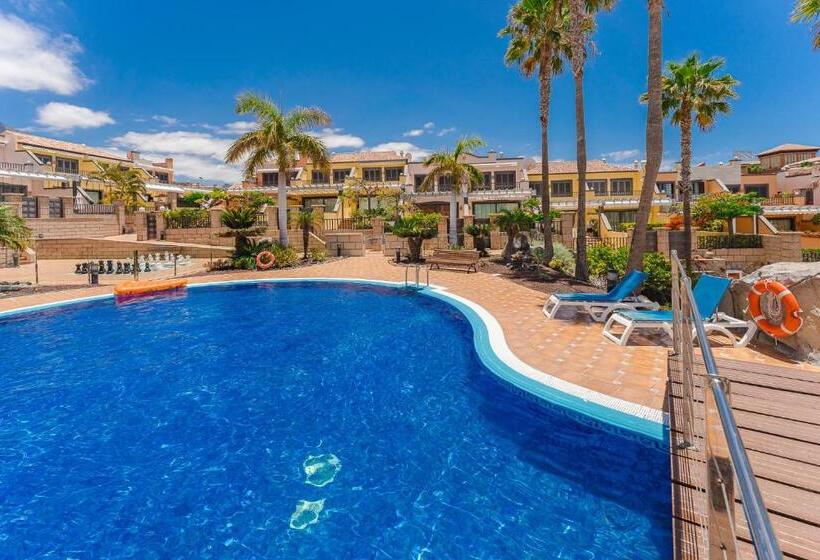 Townhouse With Three Bedrooms