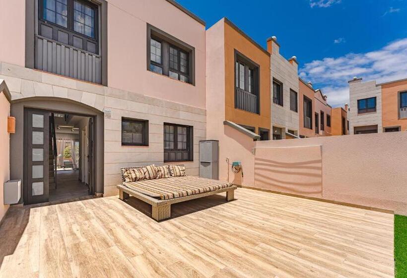 Townhouse With Three Bedrooms