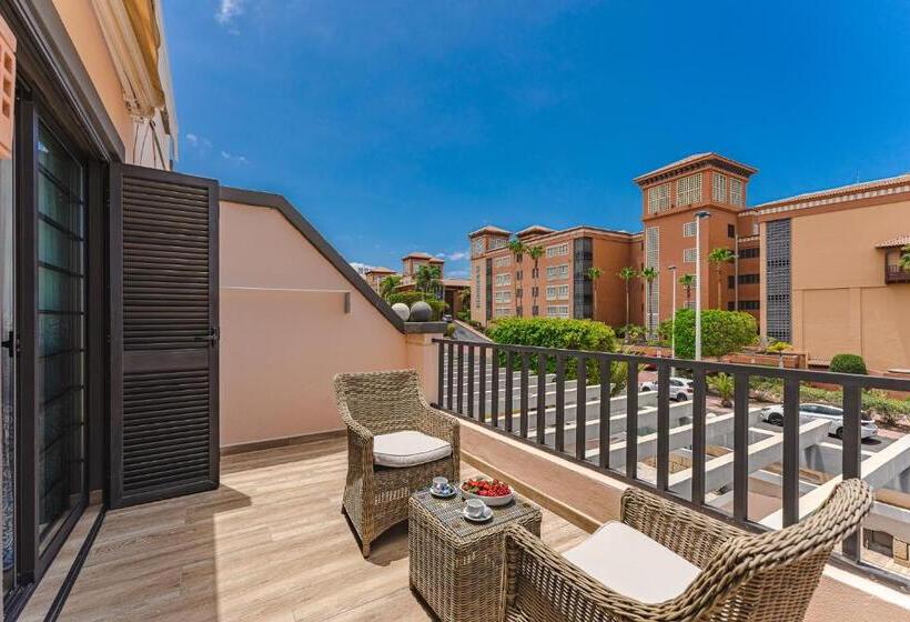 Townhouse With Three Bedrooms