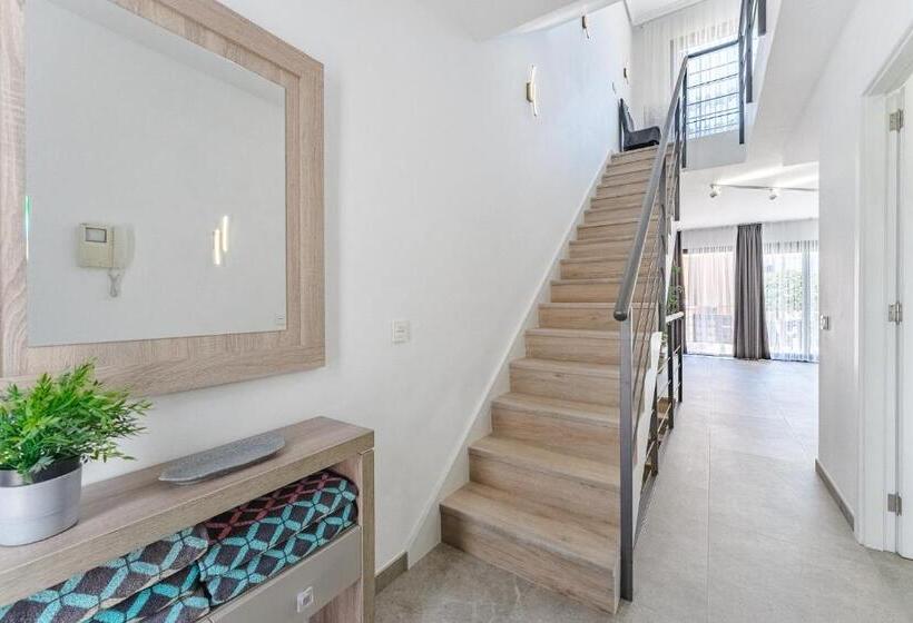 Townhouse With Three Bedrooms