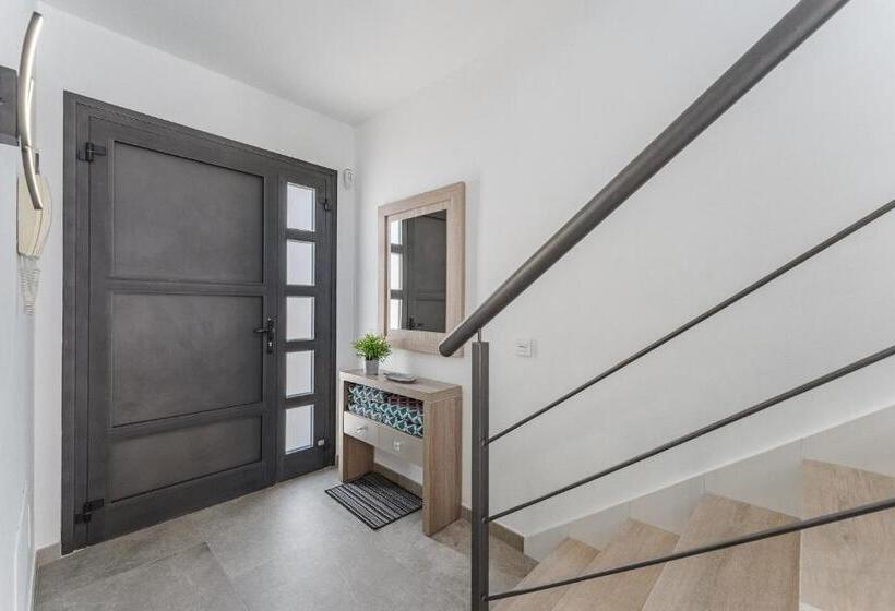 Townhouse With Three Bedrooms