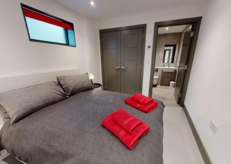 2 The View Apartments Ilfracombe   Seafront, Parking, Lift, Ev