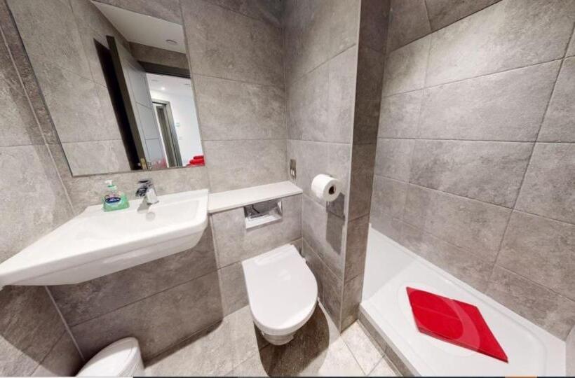 2 The View Apartments Ilfracombe   Seafront, Parking, Lift, Ev