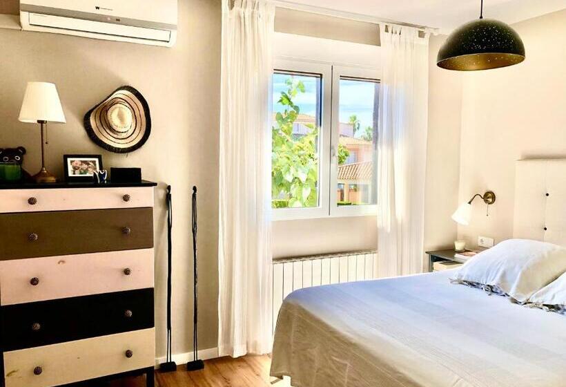 Adosado Para Familias Al Lado De La Playa, Con Piscina