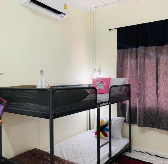 הוסטל Baan Mae Somkid Homestay