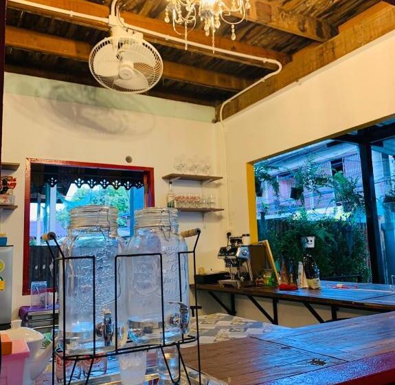 هاستل Baan Mae Somkid Homestay