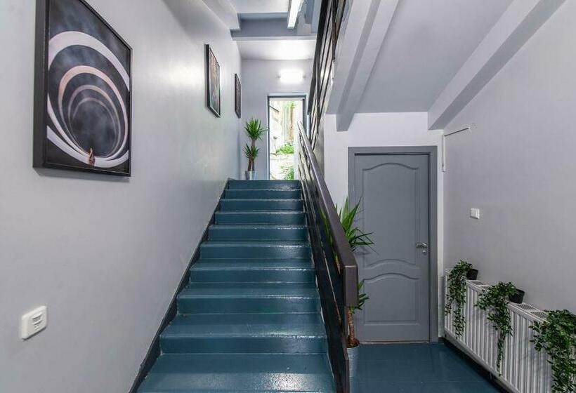 هاستل The House Vilnius