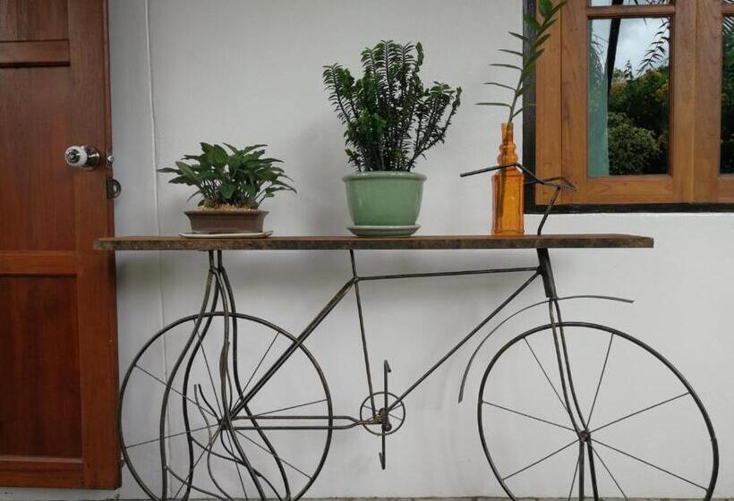 تختخواب و صبحانه Banya Bnb ที่พักบ้านย่าบีแอนด์บี เมืองประจวบฯ
