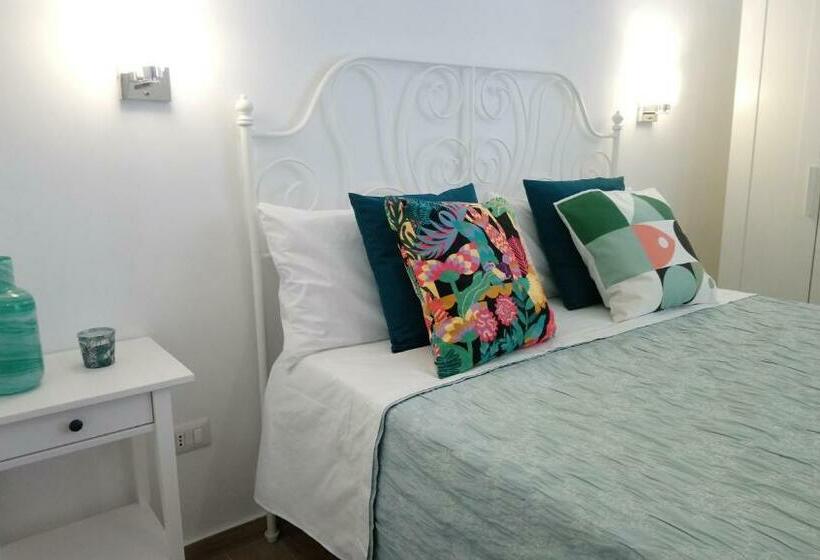 تختخواب و صبحانه Mareluna Rooms