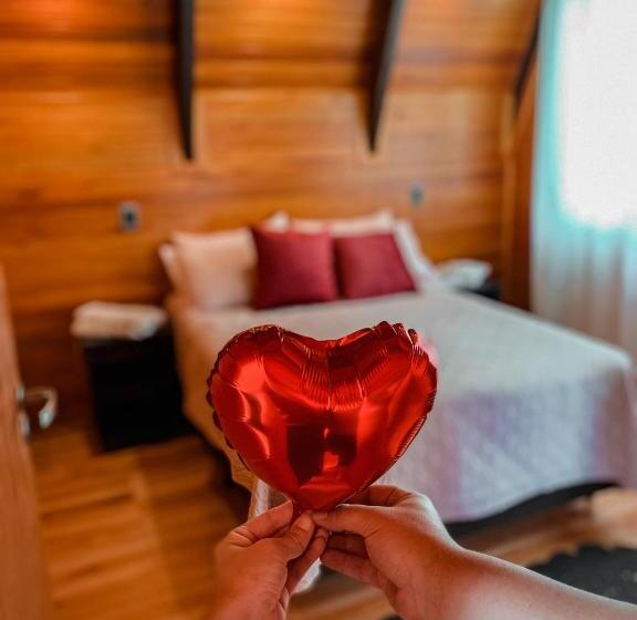 Chalé Romântico Com Banheira De Hidromassagem E Lareira