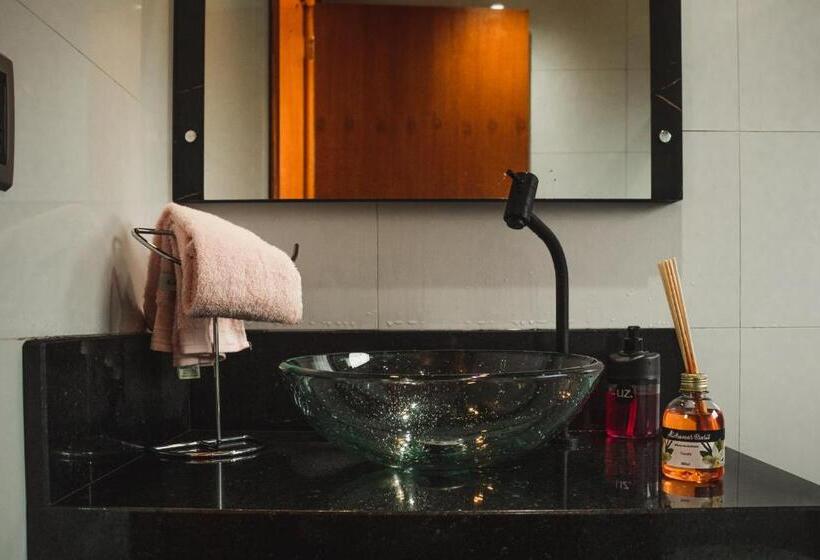 Chalé Romântico Com Banheira De Hidromassagem E Lareira