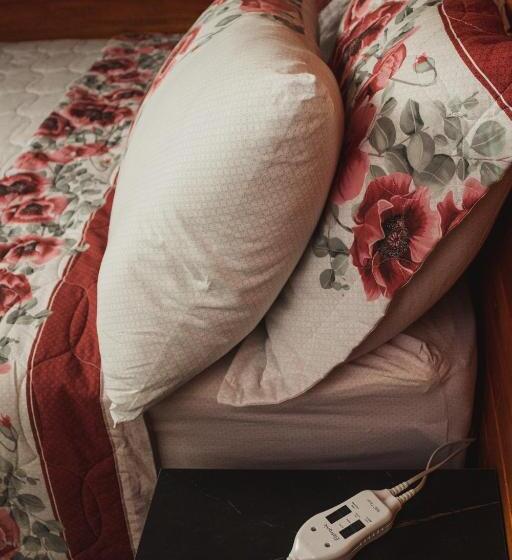 Chalé Romântico Com Banheira De Hidromassagem E Lareira