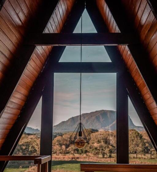 Chalé Romântico Com Banheira De Hidromassagem E Lareira