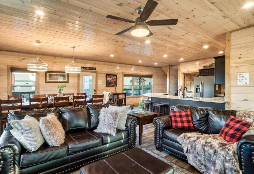 Holiday Special, Theater, Hot Tub, Game Room, 5mins To Dollywood