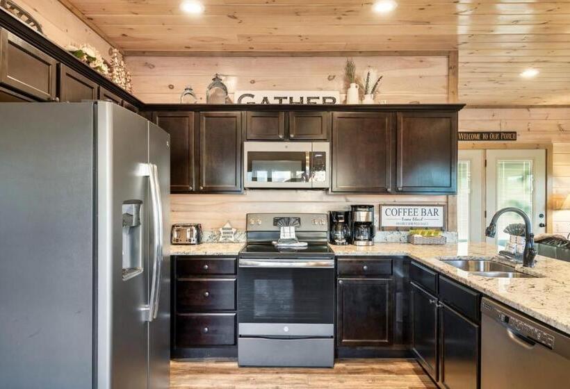 Holiday Special, Theater, Hot Tub, Game Room, 5mins To Dollywood