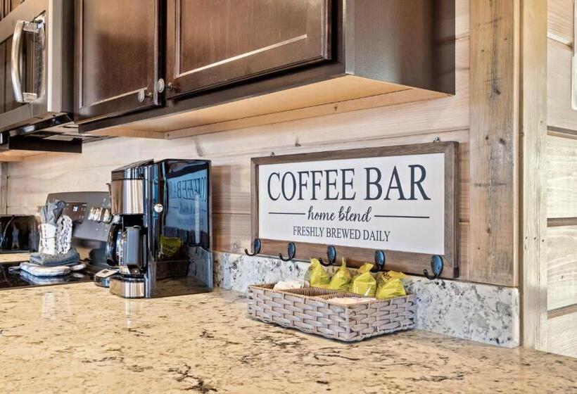 Holiday Special, Theater, Hot Tub, Game Room, 5mins To Dollywood