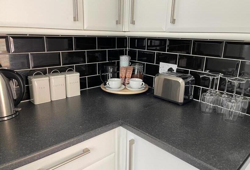 2 Bedroom Apartment Ground Floor Eastbourne Town Centre